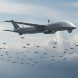 九天（Jiu Tian）：中国が世界最大のドローン母艦を公開、100機群制御で軍事バランス変革へ
