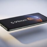 Motorola X70 Air登場、超薄型ボディに大容量バッテリーで薄型スマホの弱点を克服