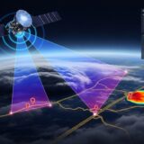 夜間・悪天候も「見える」衛星レーダ、JAXAと国交省の「宇宙防災」協定が道路復旧を加速