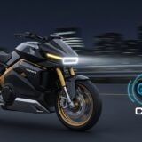 ホンダ初の電動ネイキッド「WN7」、CCS2対応で急速充電30分、風のように走る未来へ