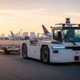 国内初のレベル4自動運転、JALが羽田・成田で実用化——空港の貨物・手荷物搬送が完全無人に